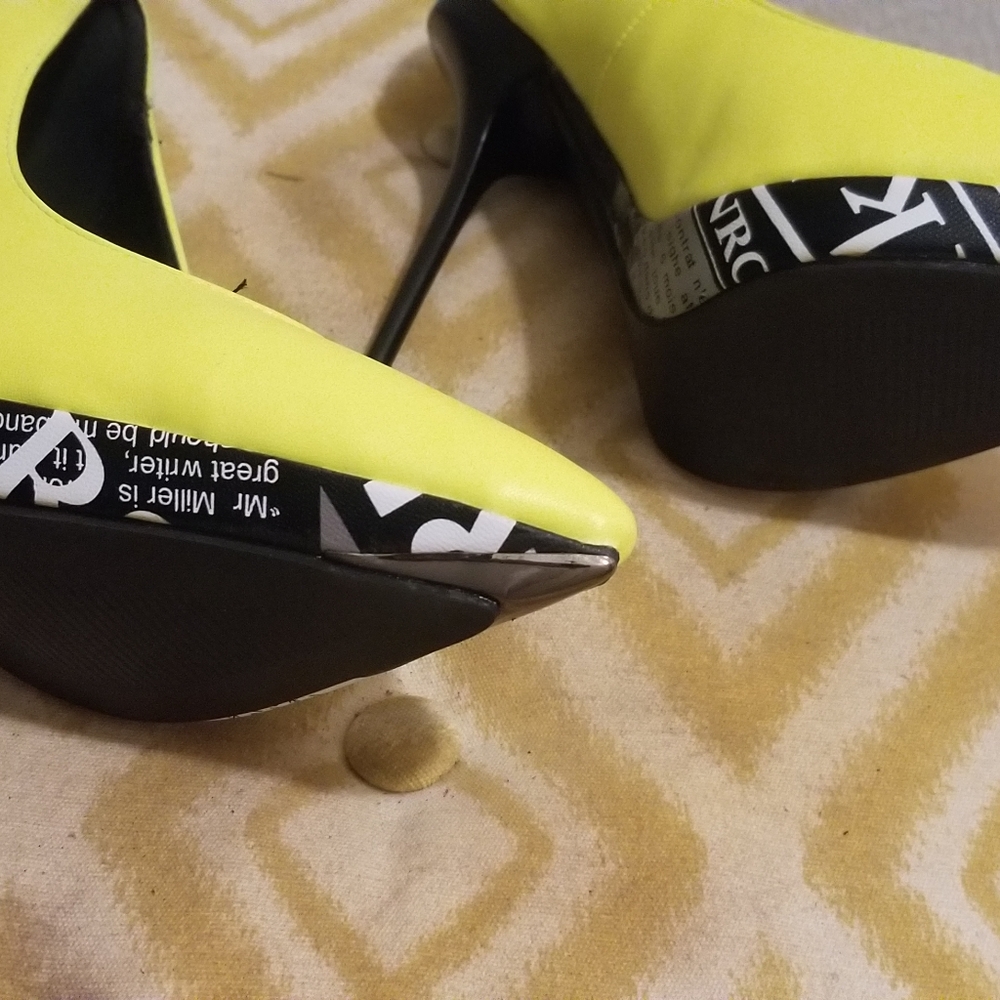 Heels - Picture 4 of 4